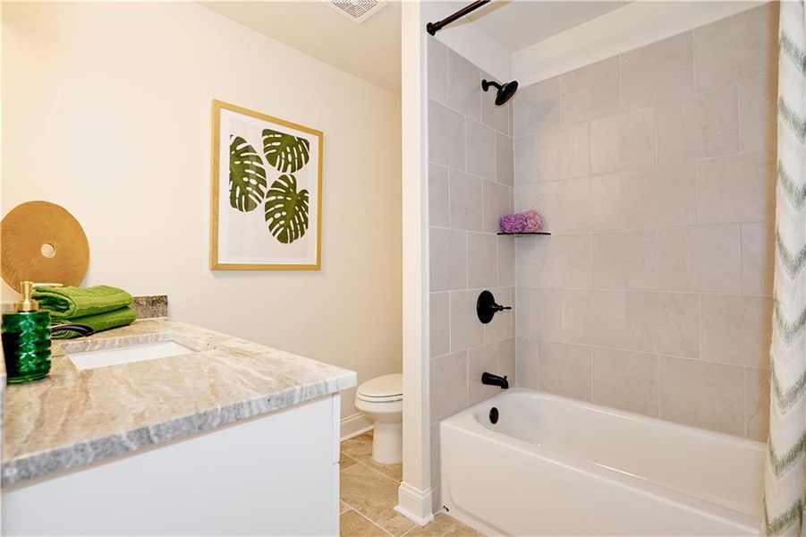 Furnished interior view inside a new home in Hellen Valley, Braselton (Image 5).