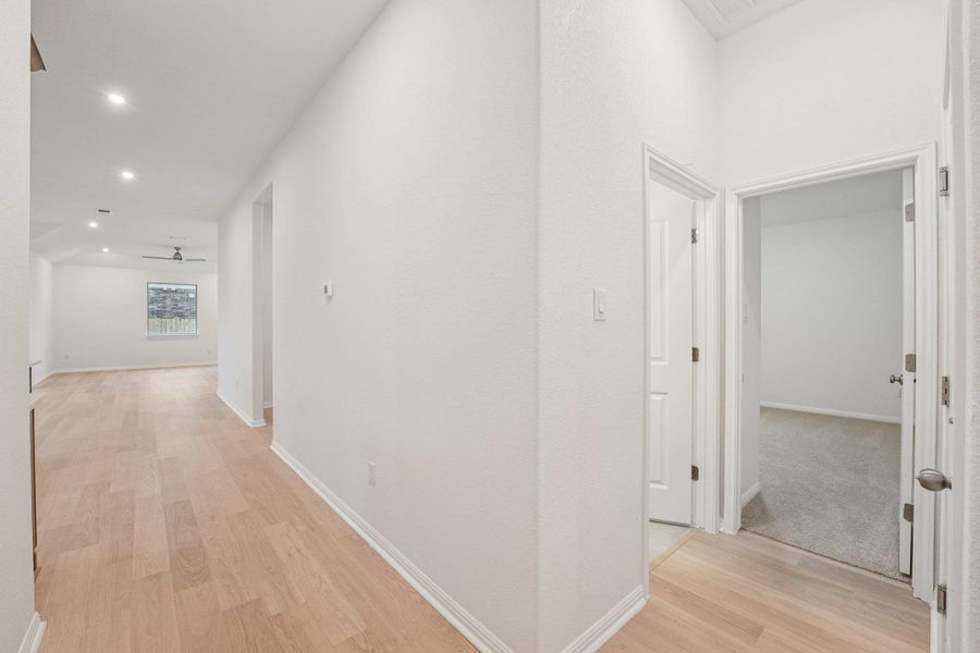 Spacious, unfurnished interior of a new home in Crosswinds, Kyle (Image 17).