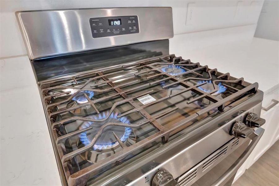Close-up of interior finishes inside a home in , Wimauma (Image 21).