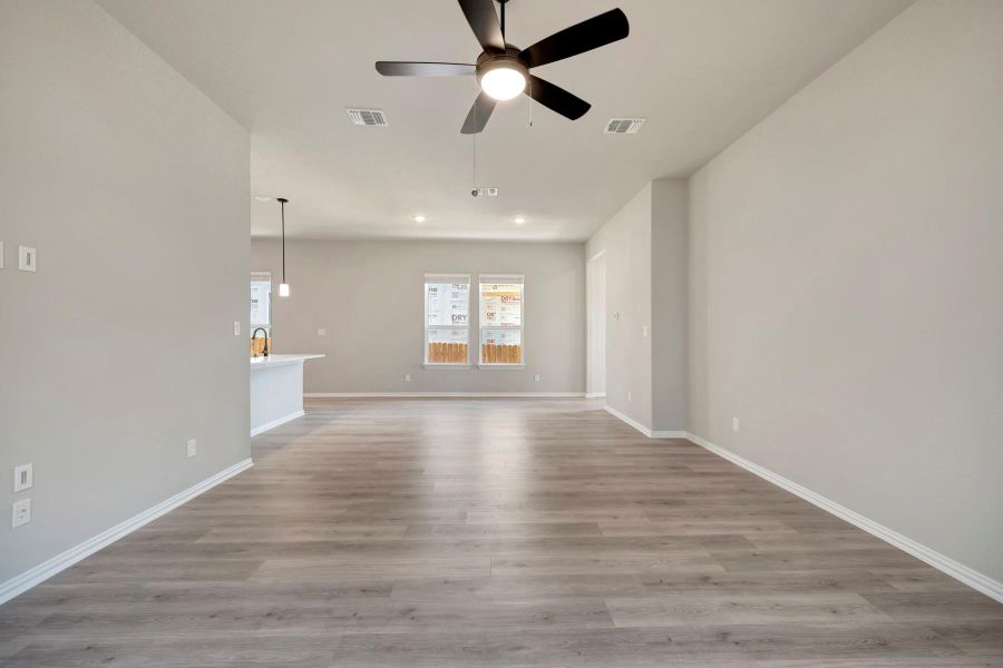 Spacious, unfurnished interior of a new home in Heritage, Dripping Springs (Image 25).