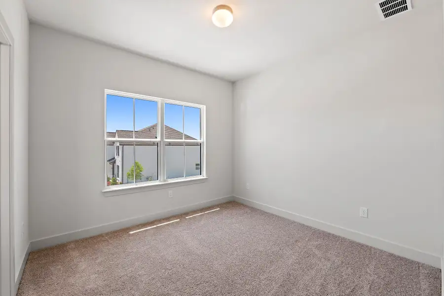 Spacious, unfurnished interior of a new home in Parmer Ranch, Georgetown (Image 33).