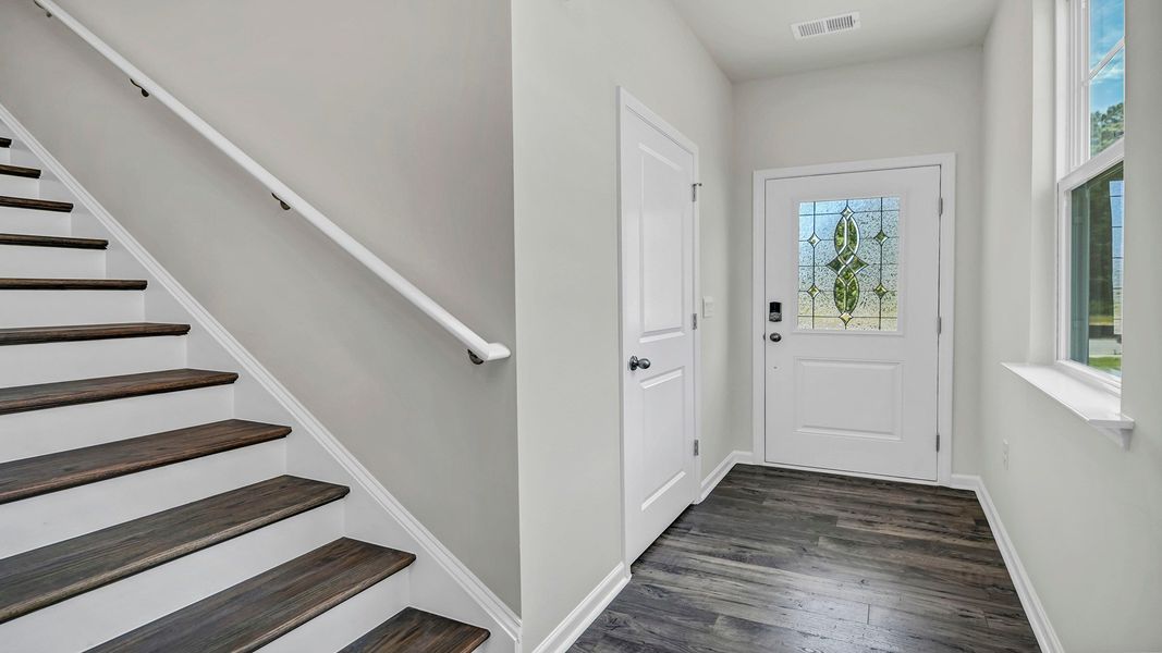 Spacious, unfurnished interior of a new home in Sease's Pond, Gilbert (Image 18).