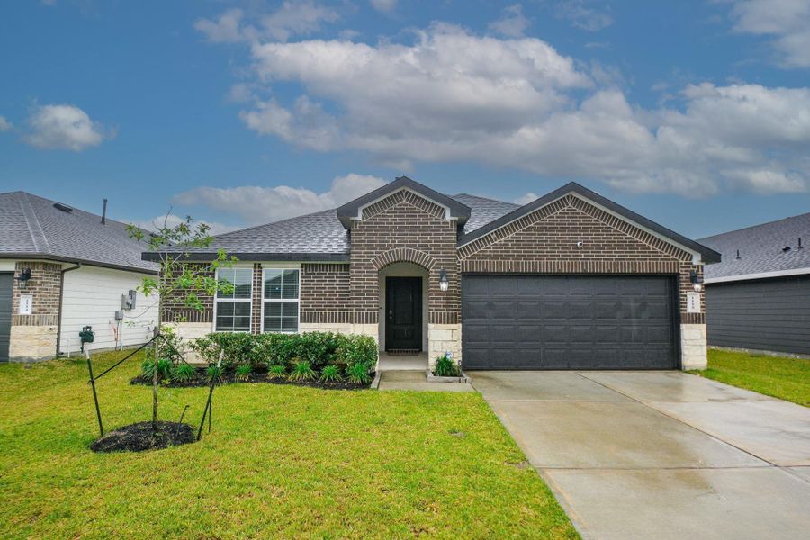 Front exterior of a new home in , Rosharon, TX, highlighting curb appeal (Image 16).