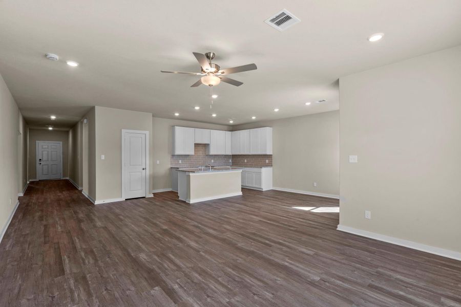 Spacious, unfurnished interior of a new home in Arabella on the Prairie 60', Richmond (Image 17).