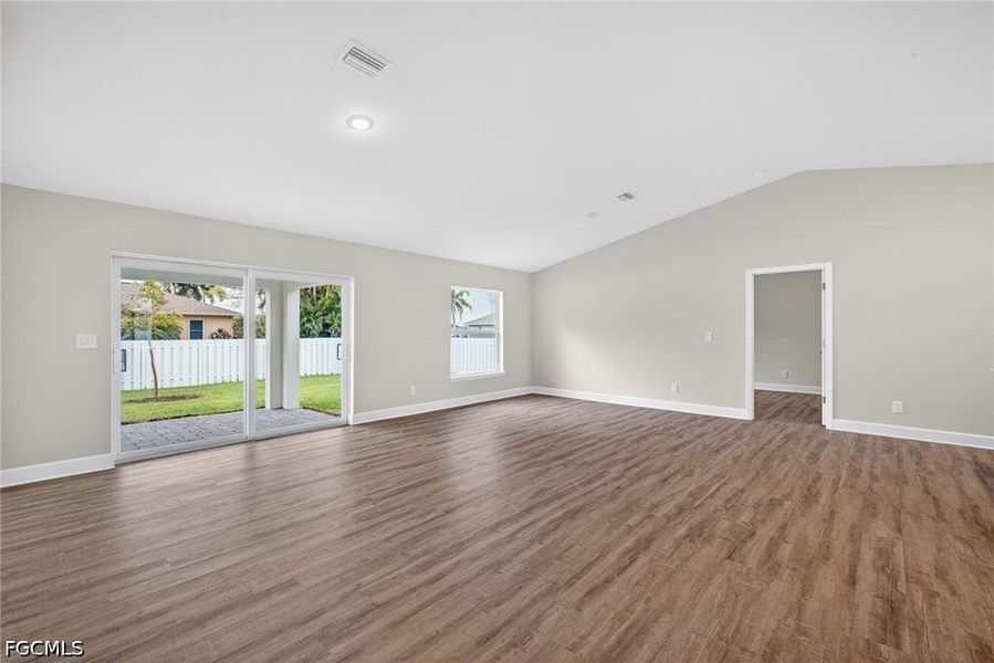 Spacious, unfurnished interior of a new home in Cape Coral, Cape Coral (Image 25).