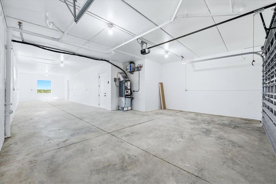 Spacious, unfurnished interior of a new home in , Placida (Image 41).