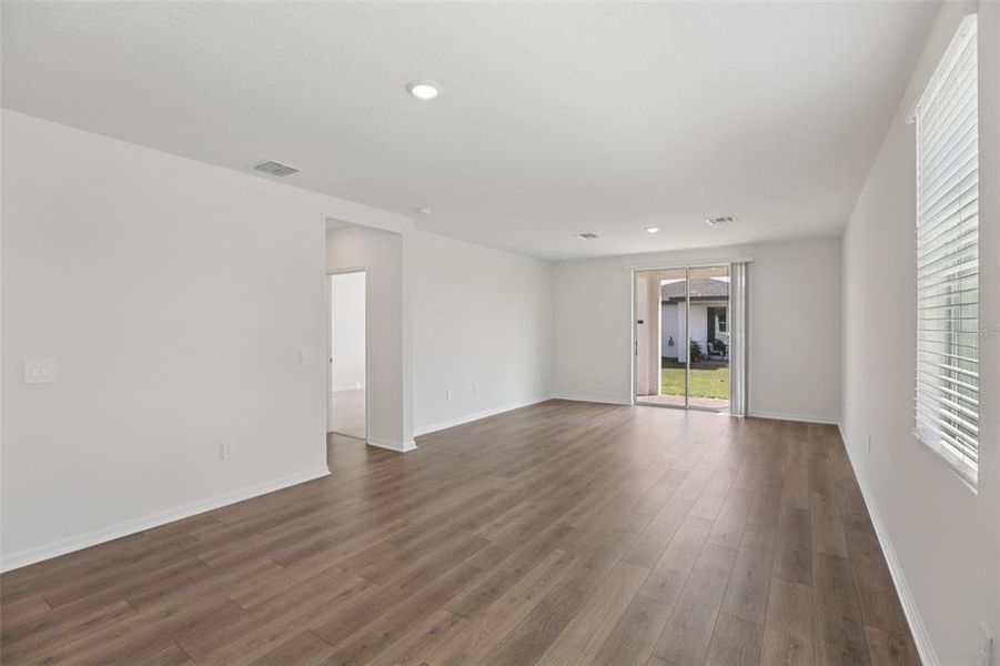 Spacious, unfurnished interior of a new home in Springs at Lake Alfred - Classic Series, Lake Alfred (Image 31).