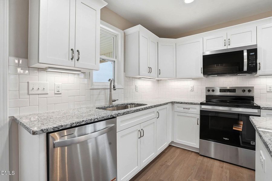 17-web-or-mls-248 Rae St-49