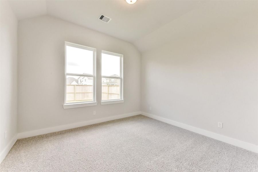 Spacious, unfurnished interior of a new home in Sierra Vista, Rosharon (Image 26).