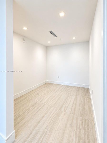 Spacious, unfurnished interior of a new home in , North Miami (Image 18).
