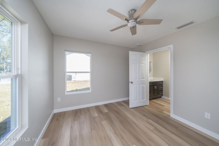 Spacious, unfurnished interior of a new home in , Palatka (Image 21).