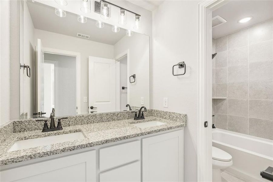 Furnished interior view inside a new home in Maplewood, Glenn Heights (Image 10).