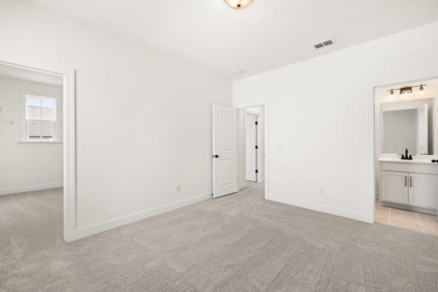 Spacious, unfurnished interior of a new home in East Harbor II at Chestatee, Dawsonville (Image 55).