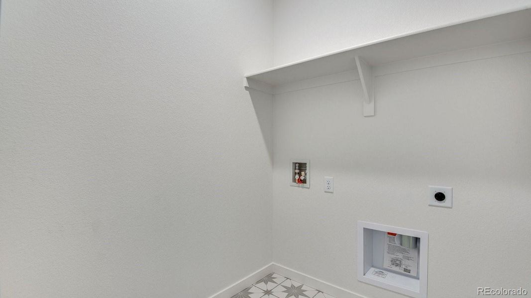 Spacious, unfurnished interior of a new home in Trails at Crowfoot, Parker (Image 35).