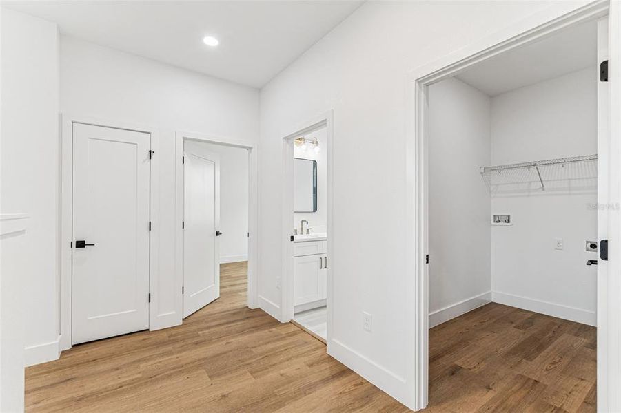 Spacious, unfurnished interior of a new home in , Tampa (Image 31).