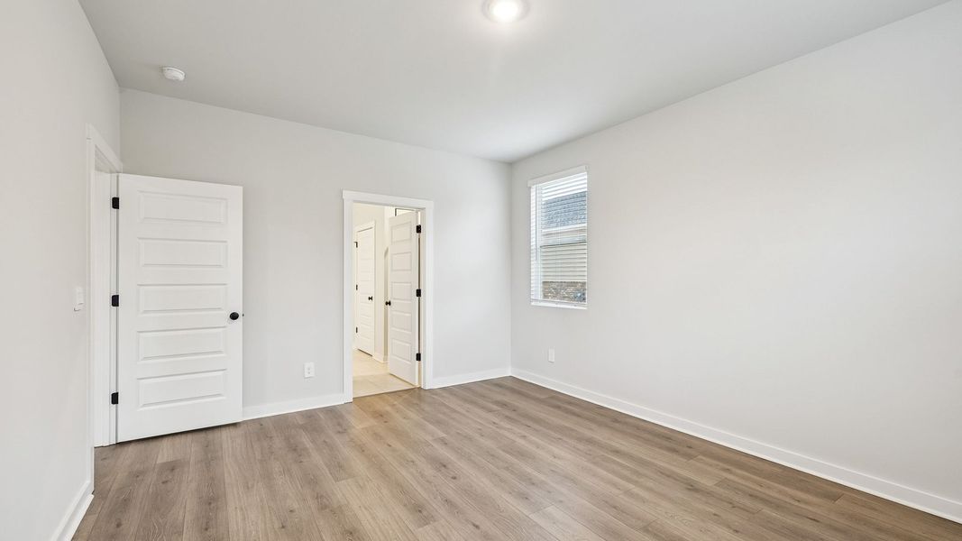 Spacious, unfurnished interior of a new home in Harvest Point, Spring Hill (Image 37).