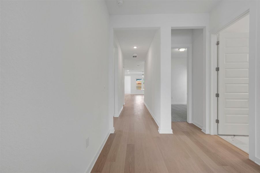 Spacious, unfurnished interior of a new home in Cedar Brook, Leander (Image 14).
