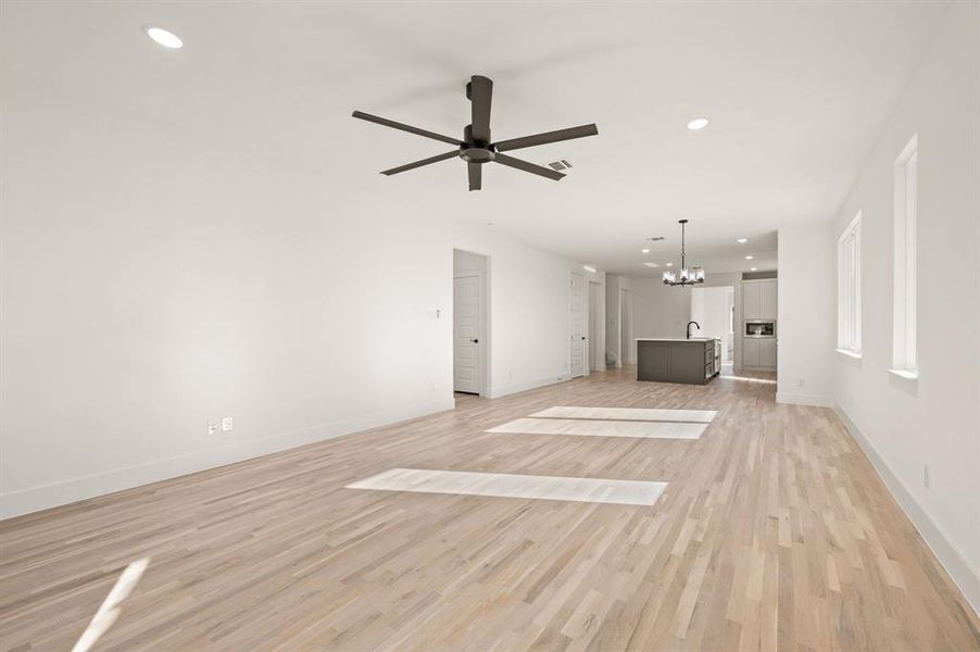 Spacious, unfurnished interior of a new home in The Resort on Eagle Mt. Lake, Fort Worth (Image 34).