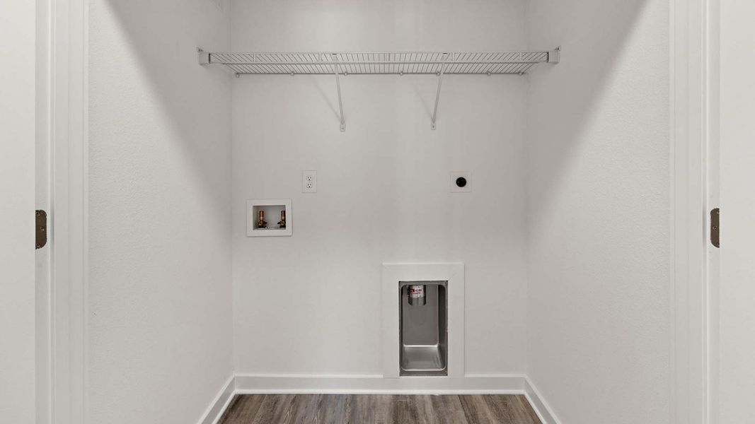 Spacious, unfurnished interior of a new home in Magnolia at the Bluffs Phase 3, Freeport (Image 25).