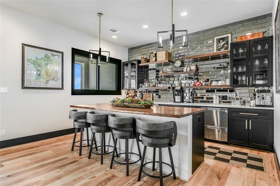 Furnished interior view inside a new home in , Horseshoe Bay (Image 7).