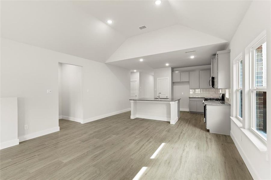 12. 1817 Jasmin June - Dining (2)