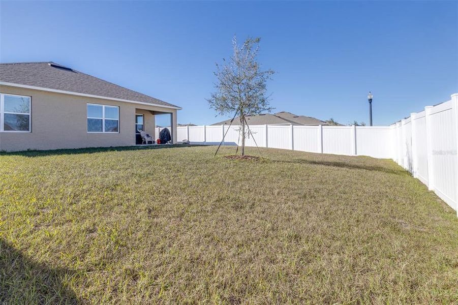 Exterior details and patio area of a home in , Bartow (Image 24).