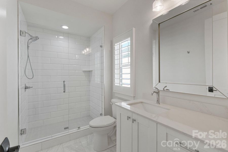 bedroom #4's en-suite bathroom