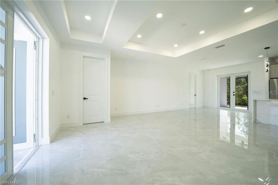 Spacious, unfurnished interior of a new home in , Lehigh Acres (Image 7).