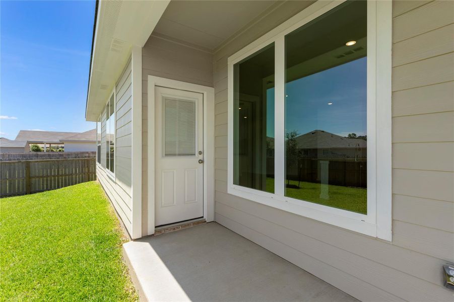 Exterior details and patio area of a home in Rockbridge East, Huntsville (Image 2). Exterior details and patio area of a home in Rockbridge East, Huntsville (Image 2).