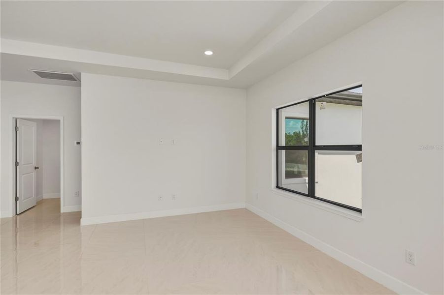 Spacious, unfurnished interior of a new home in , Port Charlotte (Image 39).
