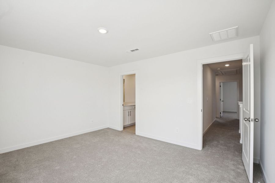 Spacious, unfurnished interior of a new home in Greystone - Vista Townhomes, Smyrna (Image 13).