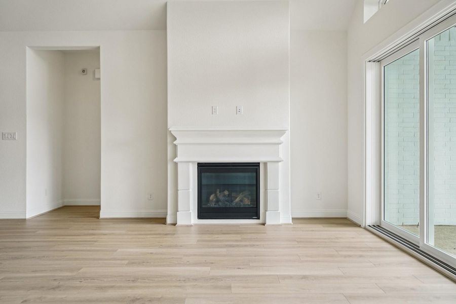 Spacious, unfurnished interior of a new home in Sienna 65', Missouri City (Image 28).