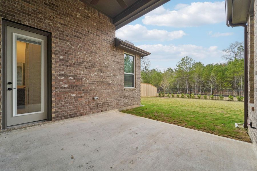 Exterior details and patio area of a home in Kresston, Montgomery (Image 30).