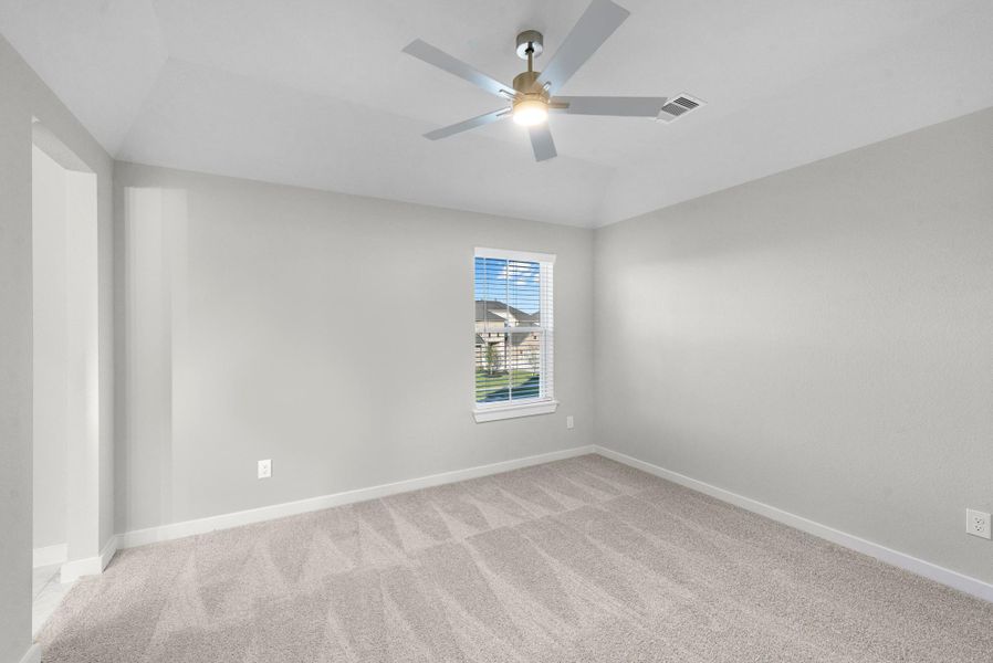 Spacious, unfurnished interior of a new home in Briarwood Crossing, Rosenberg (Image 36).