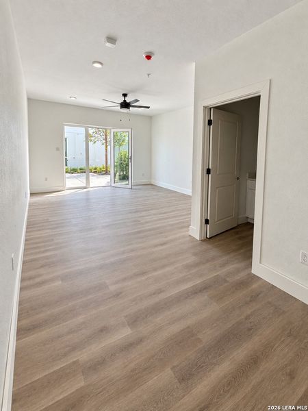 Spacious, unfurnished interior of a new home in , San Antonio (Image 14).