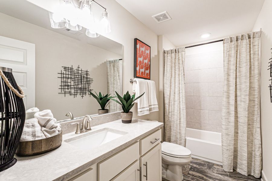 Representative furnished interior of a home built from the Townsend by Grant & Co in Lockwood, Collierville (Image 28).