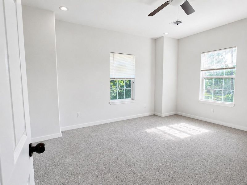 Spacious, unfurnished interior of a new home in , Houston (Image 21).