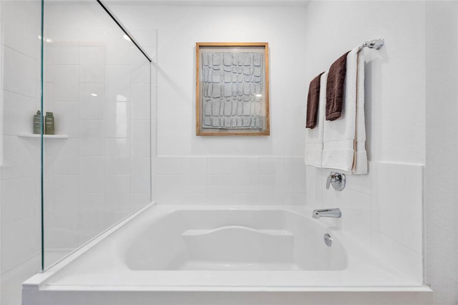 Close-up of interior finishes inside a home in Highland Court, Houston (Image 20).