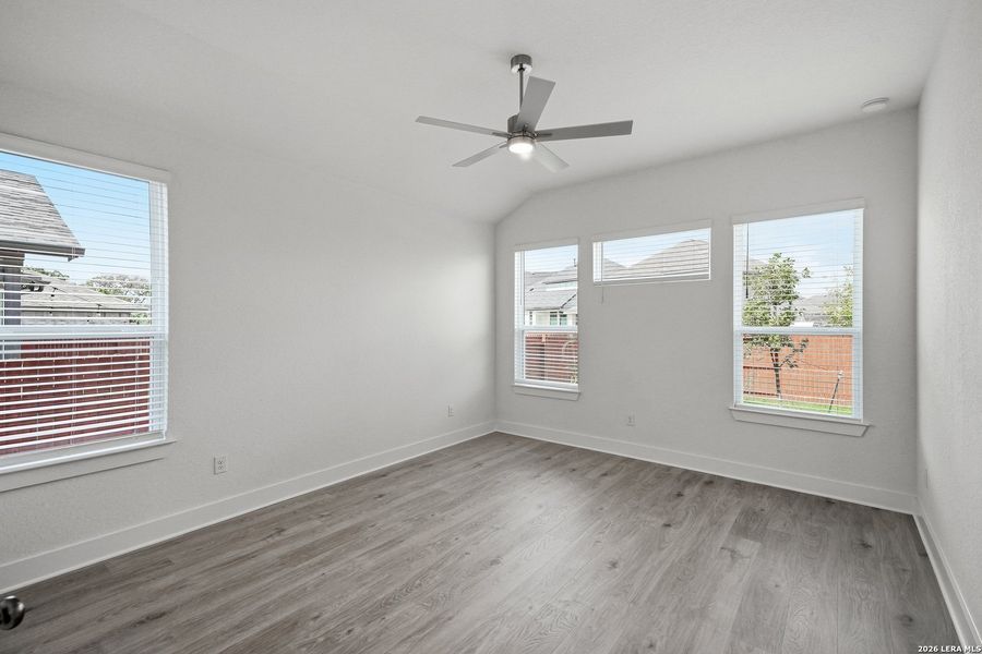 Spacious, unfurnished interior of a new home in Stillwater Ranch, San Antonio (Image 28).
