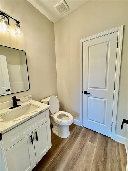 Furnished interior view inside a new home in , Gainesville (Image 6).