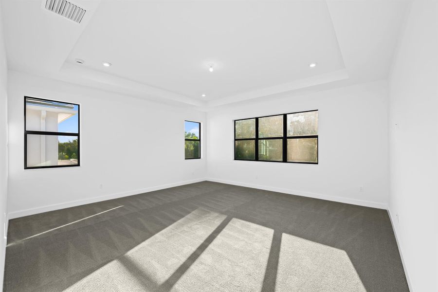 Spacious, unfurnished interior of a new home in Sienna, Pembroke Pines (Image 17).