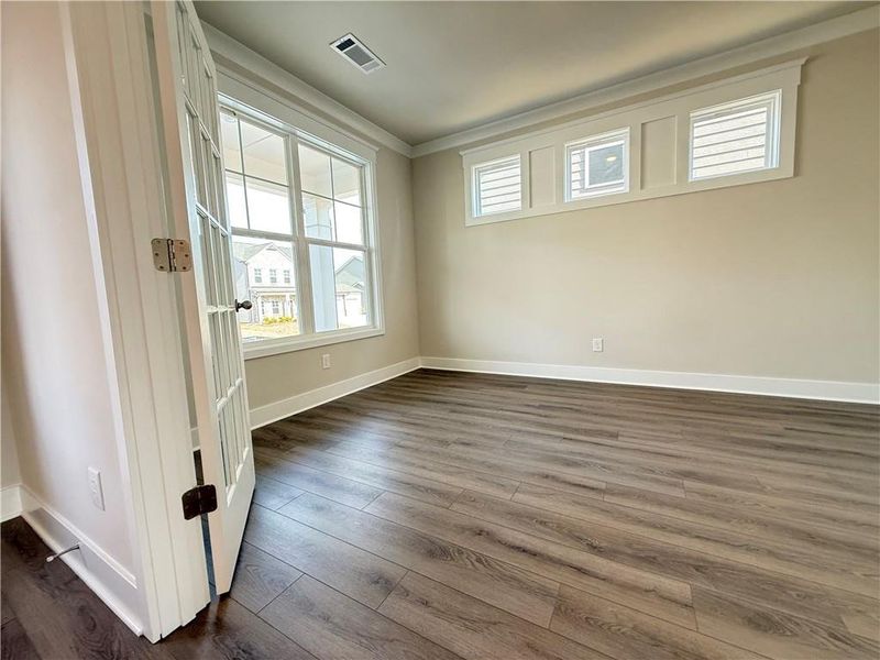 Spacious, unfurnished interior of a new home in Ponderosa Farms Manor, Gainesville (Image 36).