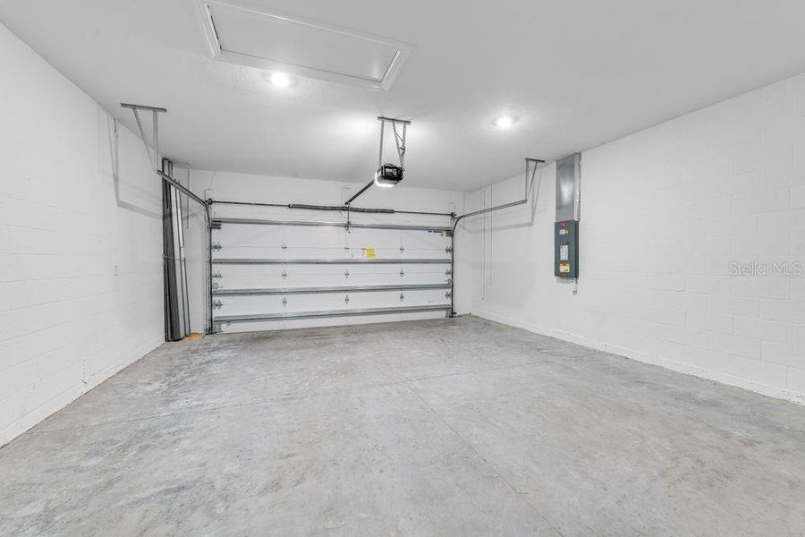 Spacious, unfurnished interior of a new home in Esplanade at Skye Ranch, Sarasota (Image 26).