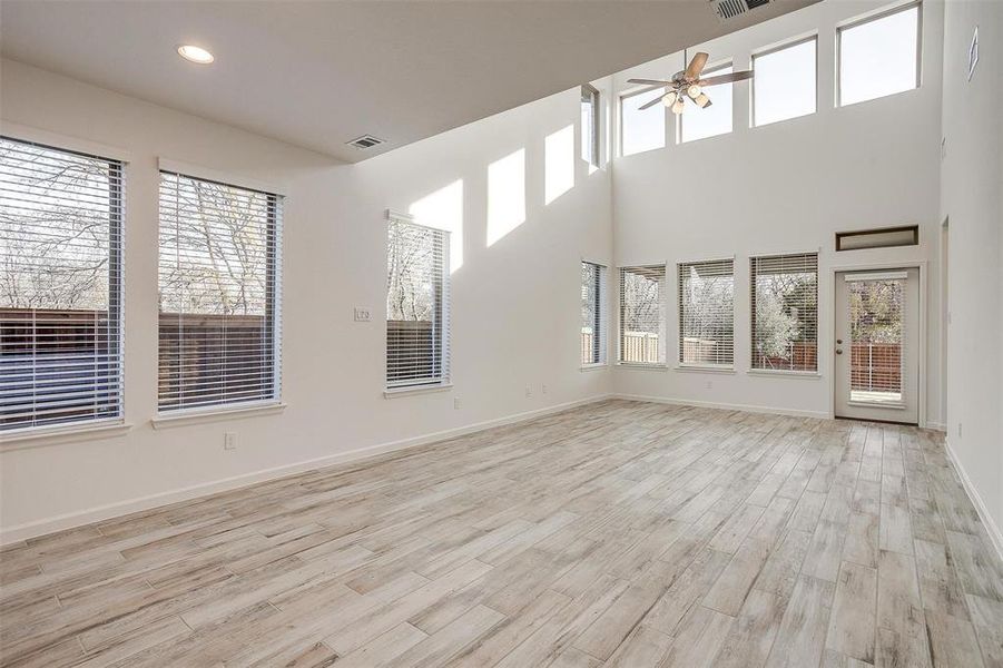 Spacious, unfurnished interior of a new home in Prairie Oaks, Oak Point (Image 22).