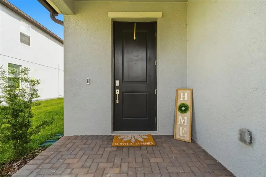 Exterior details and patio area of a home in , Palmetto (Image 3).