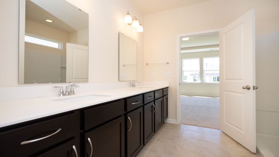 Representative furnished interior of a home built from the EATON by D.R. Horton in Waterbridge, Myrtle Beach (Image 16).