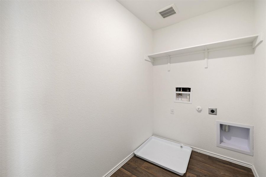 Spacious, unfurnished interior of a new home in Palomino, Manor (Image 23).