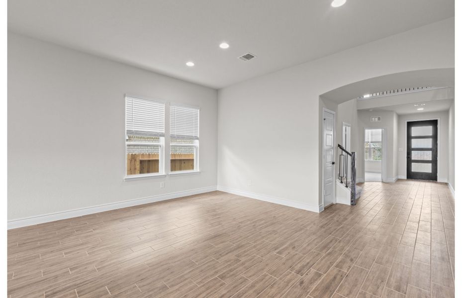Spacious, unfurnished interior of a new home in Corley Farms, Boerne (Image 7).