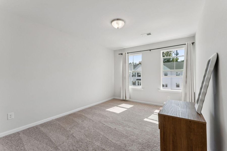 Spacious, unfurnished interior of a new home in , Summerville (Image 33).