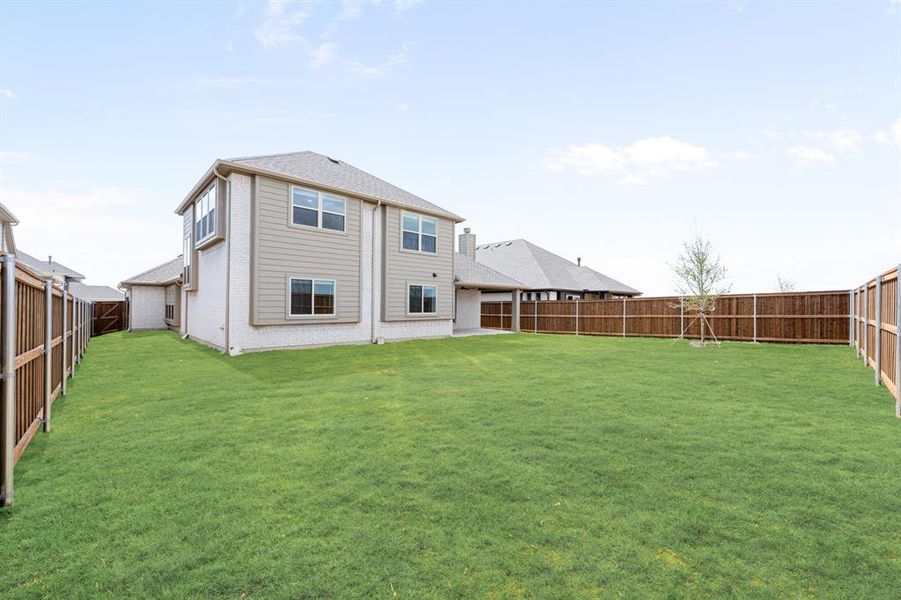 Exterior details and patio area of a home in Meraki, Forney (Image 26).